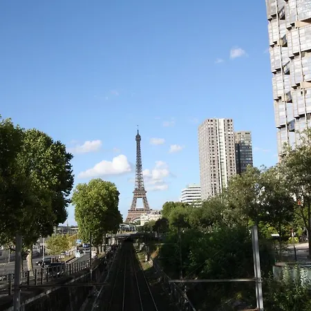 Cosy Parisien -rue St Charles - Near Beaugrenelle -tour Eiffel-ecole Cordon Bleu 75015 Bel Emplacement !!