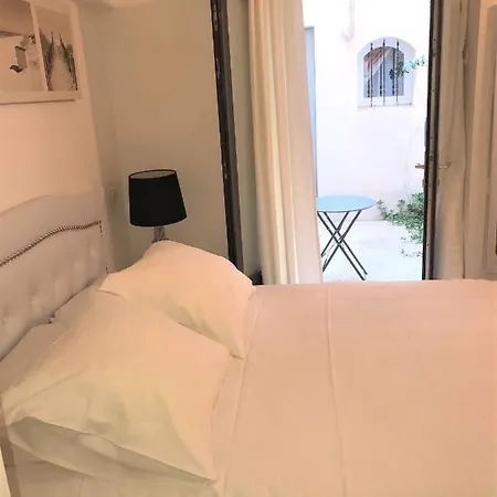 Cosy Parisien -rue St Charles - Near Beaugrenelle -tour Eiffel-ecole Cordon Bleu 75015 Bel Emplacement !! Appartamento