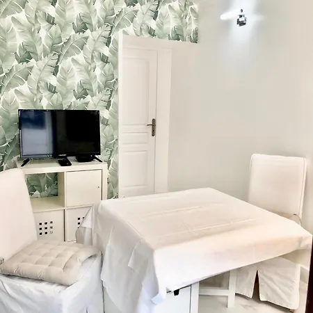 Cosy Parisien -rue St Charles - Near Beaugrenelle -tour Eiffel-ecole Cordon Bleu 75015 Bel Emplacement !! * Parigi