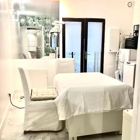 Cosy Parisien -rue St Charles - Near Beaugrenelle -tour Eiffel-ecole Cordon Bleu 75015 Bel Emplacement !! Appartamento Parigi