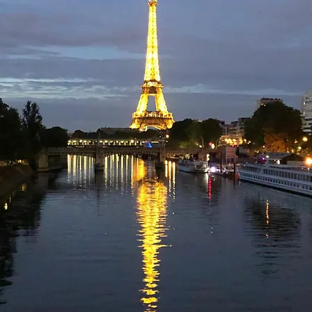 Cosy Parisien -rue St Charles - Near Beaugrenelle -tour Eiffel-ecole Cordon Bleu 75015 Bel Emplacement !! Appartamento Parigi