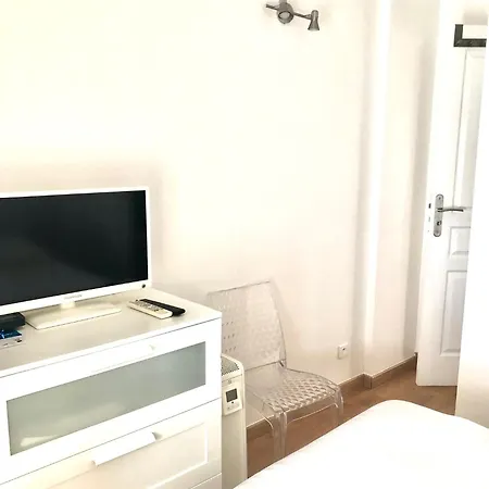Cosy Parisien -rue St Charles - Near Beaugrenelle -tour Eiffel-ecole Cordon Bleu 75015 Bel Emplacement !! Parigi